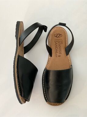 THE SPANISH SANDAL CO Classic Peep Toe Flat Sandal in Black Leather Size 11